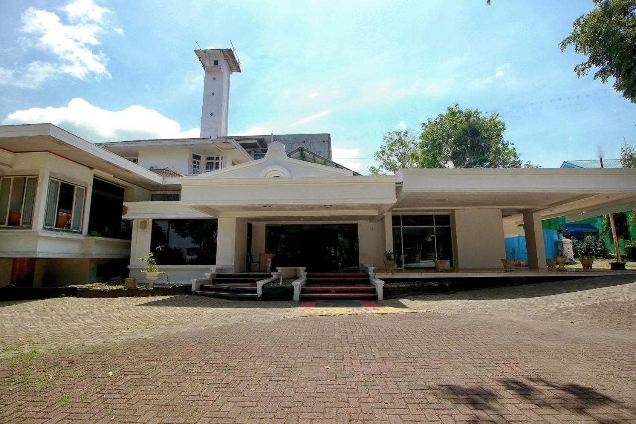Oyo 2360 Hotel Rio Bengkulu Exterior foto
